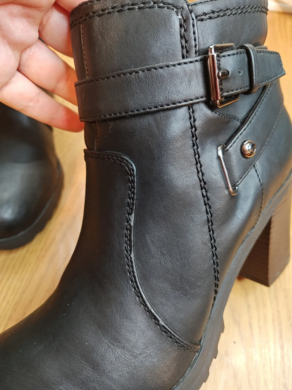 G by GUESS Francy Black Moto Ankle Boots Block Heel Lug Sole Size 8